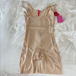 Spanx nwt thinstincts soft nude sz M open bust, slimmer bodysuit